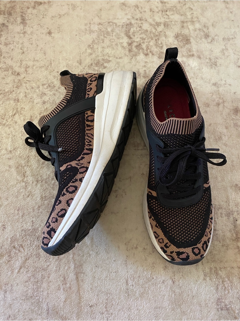 Skechers Stretch Fit Memory Foam Black and Tan Leopard Athletic Sneakers 8.5 - Picture 2 of 9